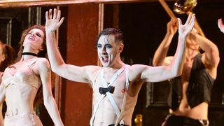Alan Cumming Explains How a 'Wasted' Shia LaBeouf Disrupted <i>Cabaret</i>